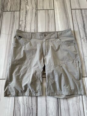 Kuhl polyester shorts. EUC like new